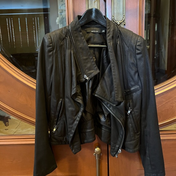 Black blazer Worn once, very good condition. Like new. - Picture 1 of 2